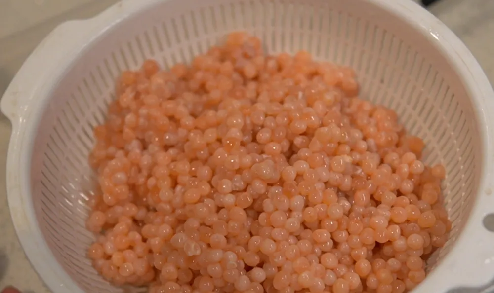 沥干水分，此时呈现熟鸡蛋黄的颜色