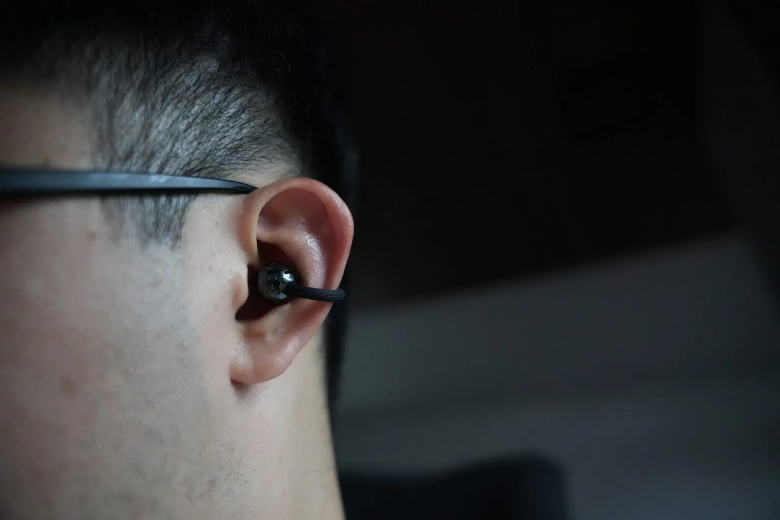Actual wear: coexists perfectly with glasses frames, zero pressure